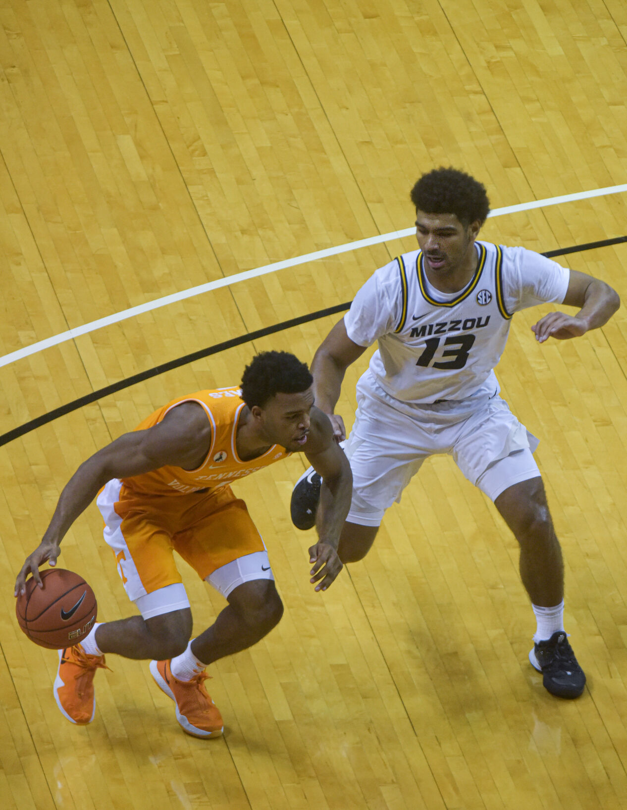 Tennessee guard Josiah-Jordan James runs past Missouri guard Mark Smith